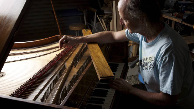 Carey Beebe at the 1773 Kirckman harpsichord 67K jpeg