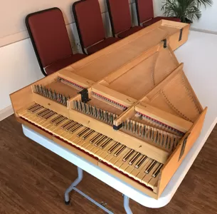 Clavicembalo da viaggio 16K webp