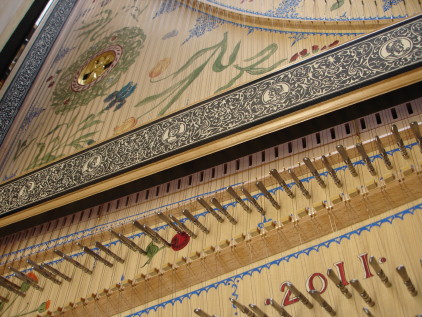 Royal Opera House, Muscat: Flemish harpsichord strung 62K jpeg